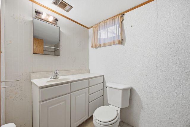 918 19th Avenue S, Fargo, ND 58103