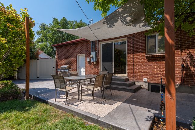 5471 S KNOLLCREST ST, Murray, UT 84107