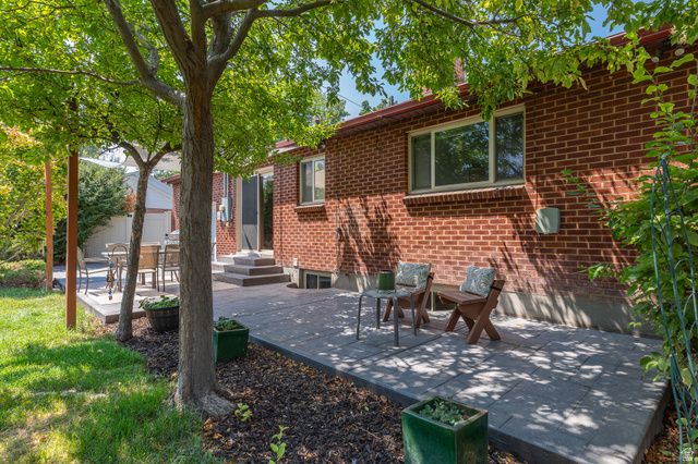 5471 S KNOLLCREST ST, Murray, UT 84107