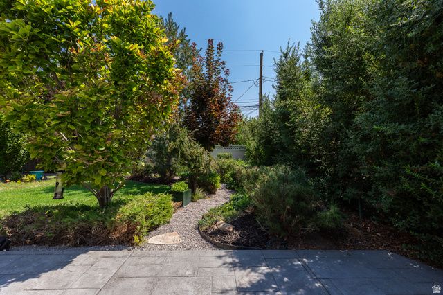 5471 S KNOLLCREST ST, Murray, UT 84107