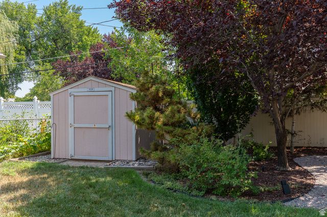 5471 S KNOLLCREST ST, Murray, UT 84107