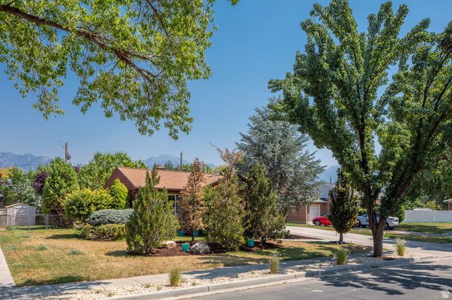 5471 S KNOLLCREST ST, Murray, UT 84107