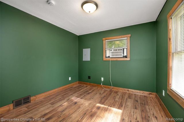 32660 Saint Vincent Avenue, Warren, MI 48092