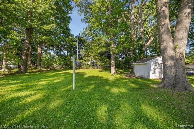 32660 Saint Vincent Avenue, Warren, MI 48092