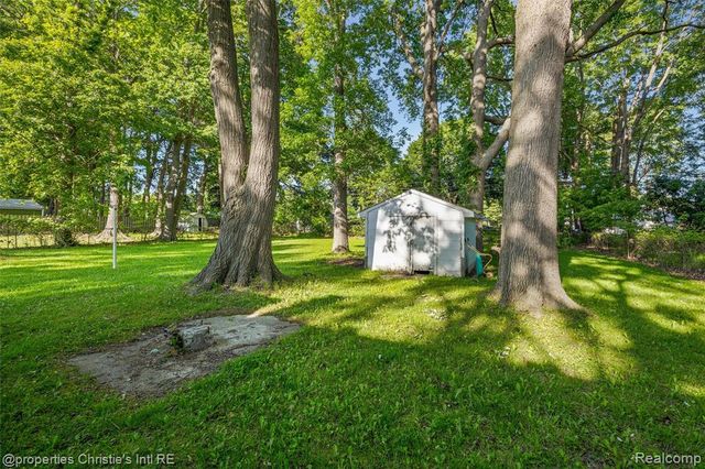 32660 Saint Vincent Avenue, Warren, MI 48092