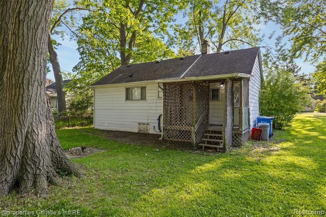 32660 Saint Vincent Avenue, Warren, MI 48092