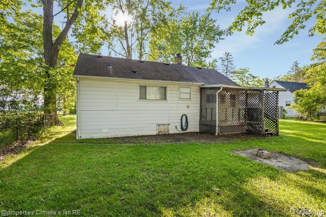 32660 Saint Vincent Avenue, Warren, MI 48092