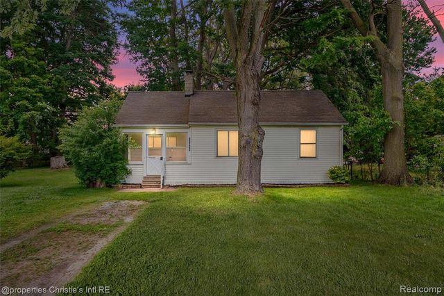 32660 Saint Vincent Avenue, Warren, MI 48092