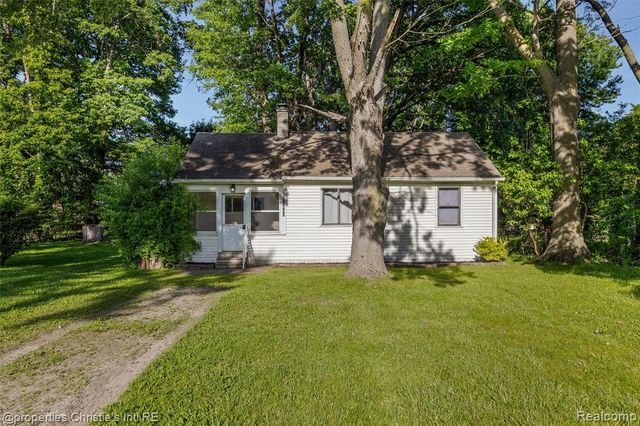 32660 Saint Vincent Avenue, Warren, MI 48092