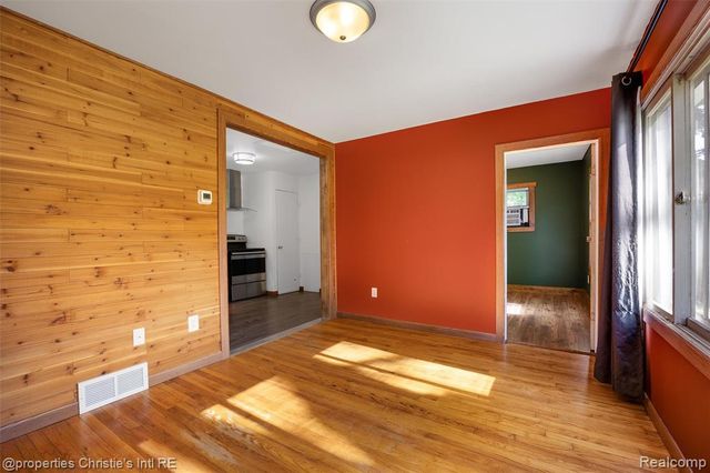 32660 Saint Vincent Avenue, Warren, MI 48092