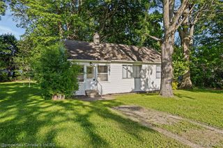 32660 Saint Vincent Avenue, Warren, MI 48092