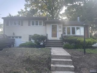 6 Juniper Street, Dumont, NJ 07628