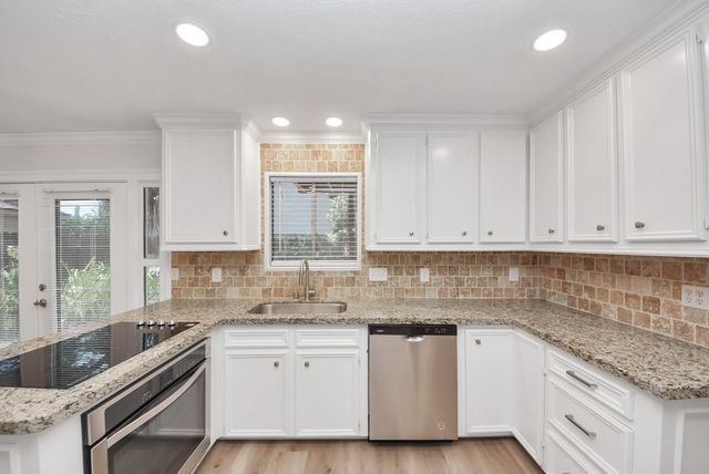 515 Lorie Lane, Seabrook, TX 77586