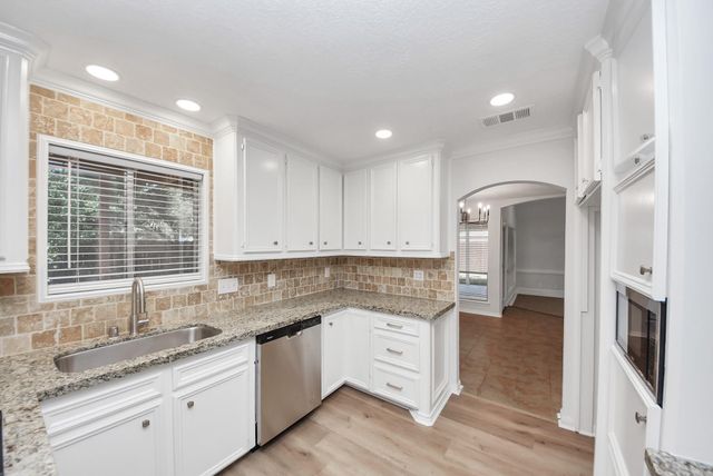 515 Lorie Lane, Seabrook, TX 77586