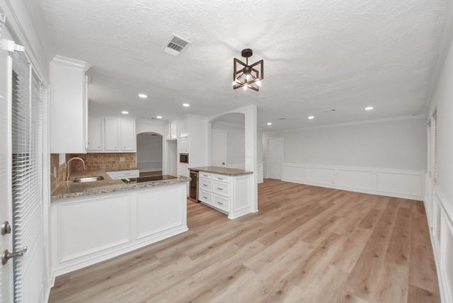 515 Lorie Lane, Seabrook, TX 77586