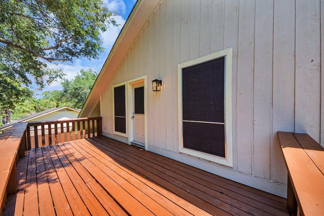 515 Lorie Lane, Seabrook, TX 77586