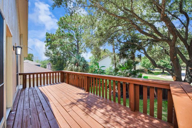 515 Lorie Lane, Seabrook, TX 77586