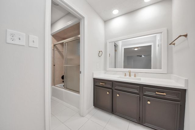 515 Lorie Lane, Seabrook, TX 77586