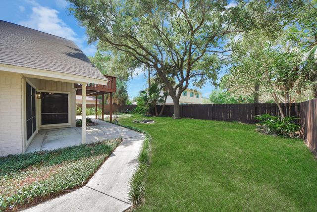515 Lorie Lane, Seabrook, TX 77586