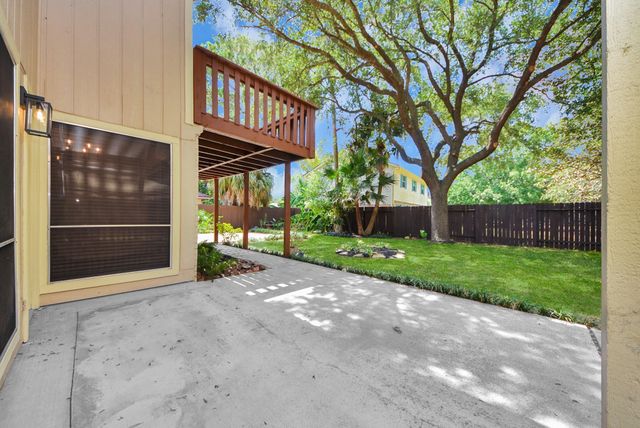 515 Lorie Lane, Seabrook, TX 77586
