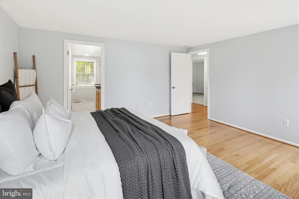 Image 32 of property listing at 6267 DAWN DAY DR, Columbia, MD 21045
