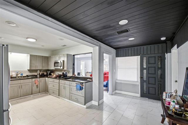 8 S SHELL ROAD, Debary, FL 32713