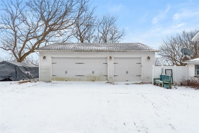 61965 County Road 384, Bangor, MI 49013