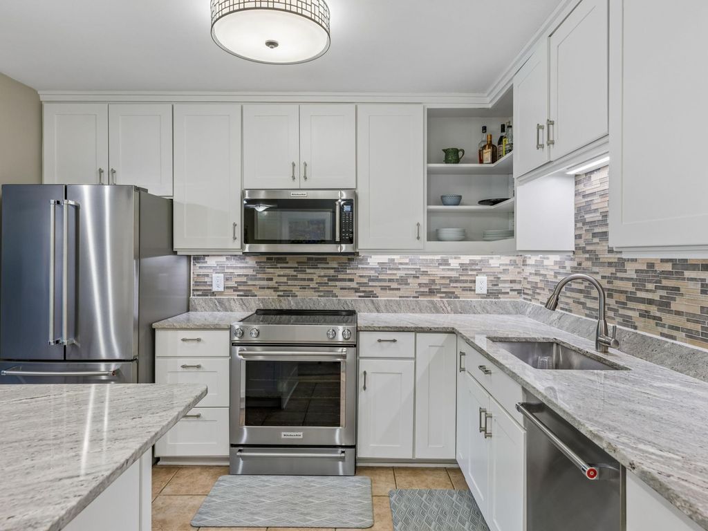 210 W Grant Street 107, Minneapolis, MN 55403 — photo 4