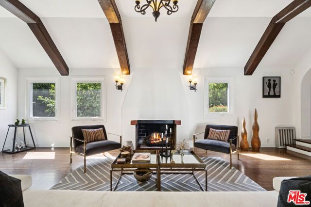 956 S Longwood Avenue, Los Angeles, CA 90019