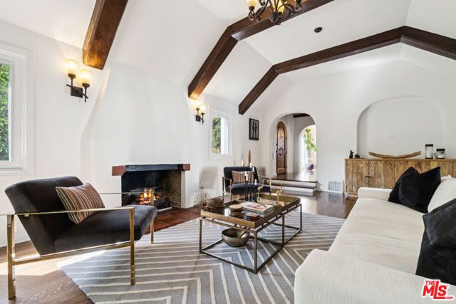 956 S Longwood Avenue, Los Angeles, CA 90019