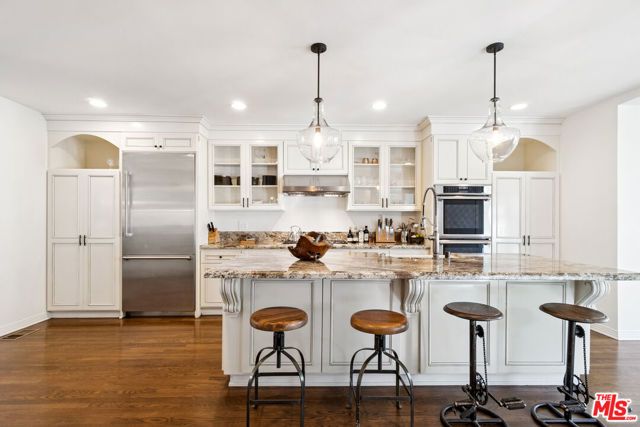 956 S Longwood Avenue, Los Angeles, CA 90019