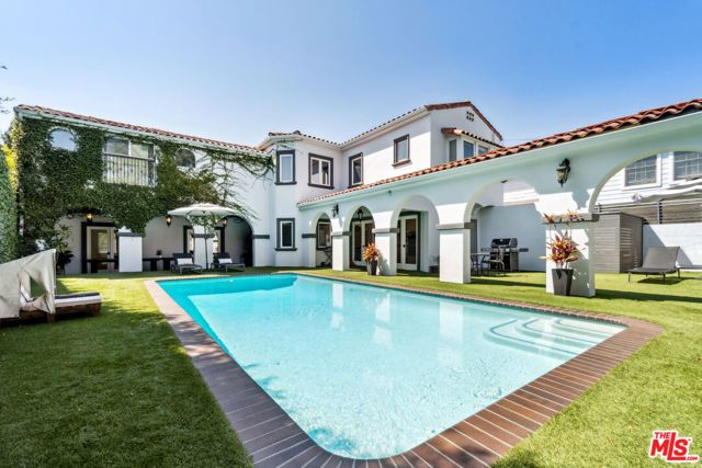 956 S Longwood Avenue, Los Angeles, CA 90019