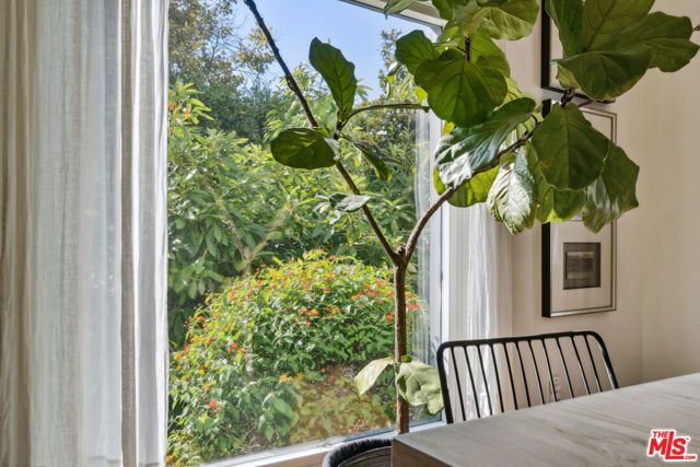 956 S Longwood Avenue, Los Angeles, CA 90019