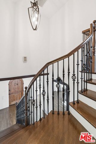 956 S Longwood Avenue, Los Angeles, CA 90019