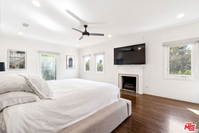 956 S Longwood Avenue, Los Angeles, CA 90019