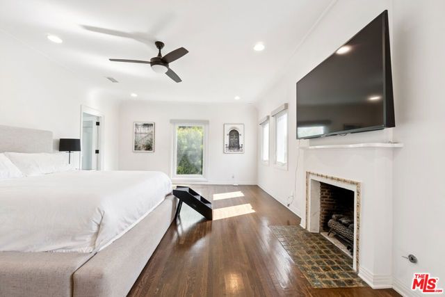 956 S Longwood Avenue, Los Angeles, CA 90019