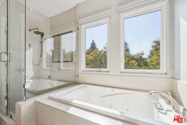 956 S Longwood Avenue, Los Angeles, CA 90019