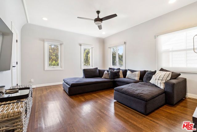 956 S Longwood Avenue, Los Angeles, CA 90019