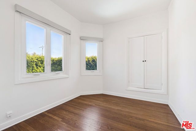 956 S Longwood Avenue, Los Angeles, CA 90019