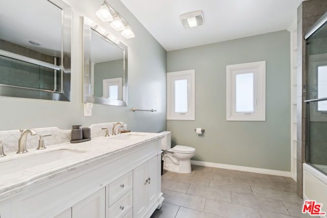 956 S Longwood Avenue, Los Angeles, CA 90019