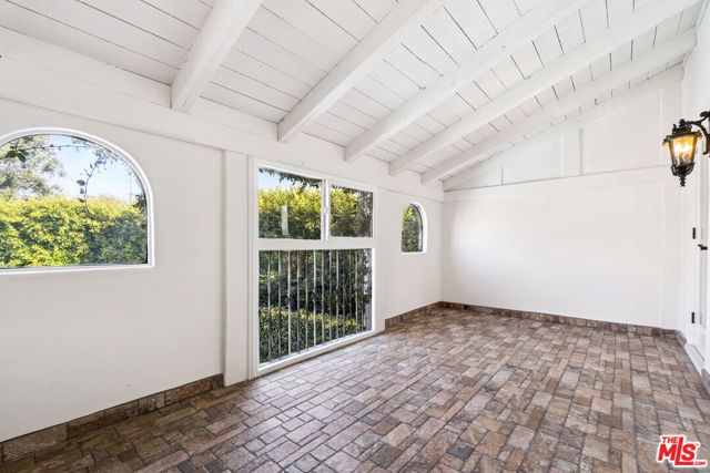 956 S Longwood Avenue, Los Angeles, CA 90019