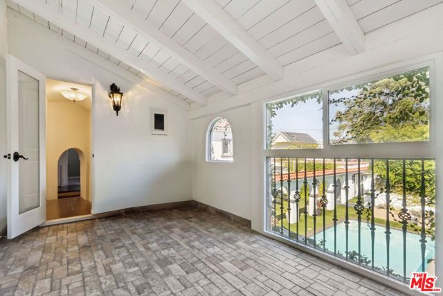 956 S Longwood Avenue, Los Angeles, CA 90019