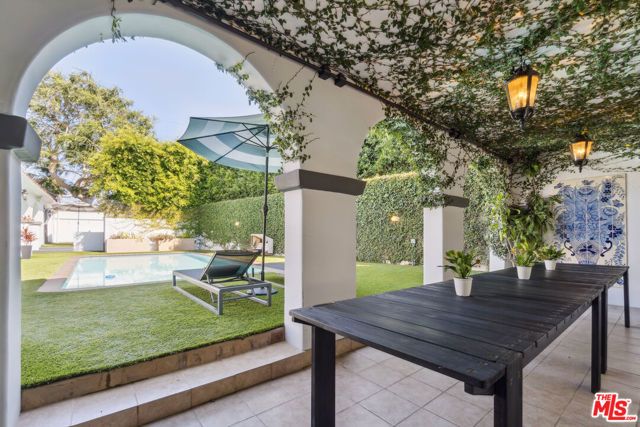 956 S Longwood Avenue, Los Angeles, CA 90019