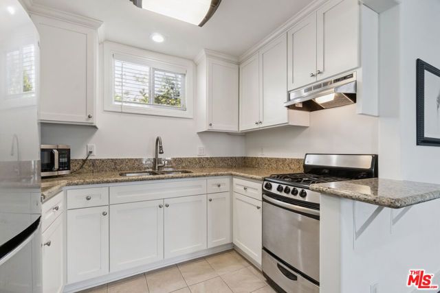 956 S Longwood Avenue, Los Angeles, CA 90019