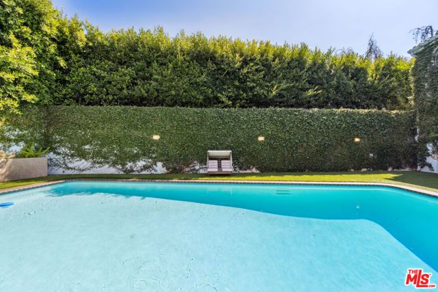 956 S Longwood Avenue, Los Angeles, CA 90019