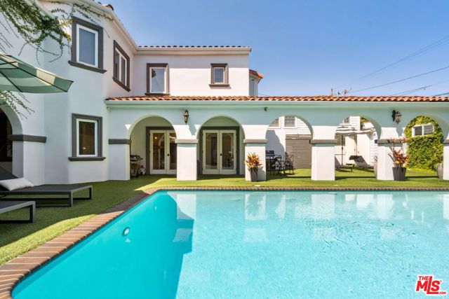 956 S Longwood Avenue, Los Angeles, CA 90019