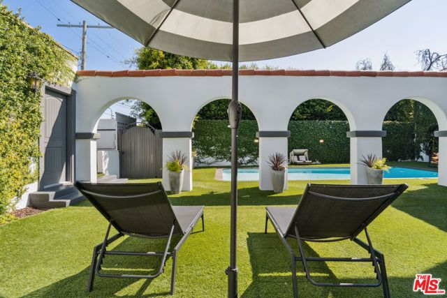 956 S Longwood Avenue, Los Angeles, CA 90019