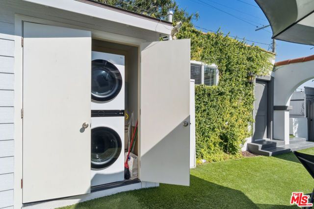 956 S Longwood Avenue, Los Angeles, CA 90019