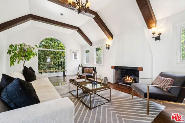 956 S Longwood Avenue, Los Angeles, CA 90019