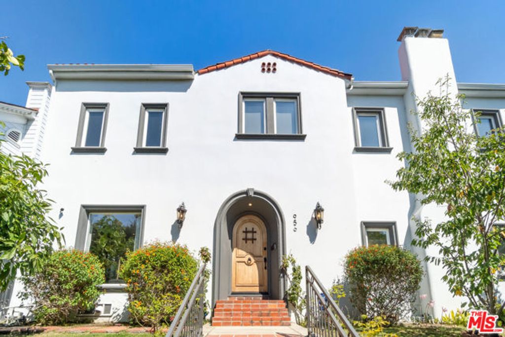 956 S Longwood Avenue, Los Angeles, CA 90019